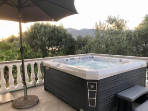 Big house with beautiful view and private jacuzzi